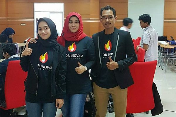 Obor Inovasi di Seminar Meraup dollar dengan produk Powerpoint Template